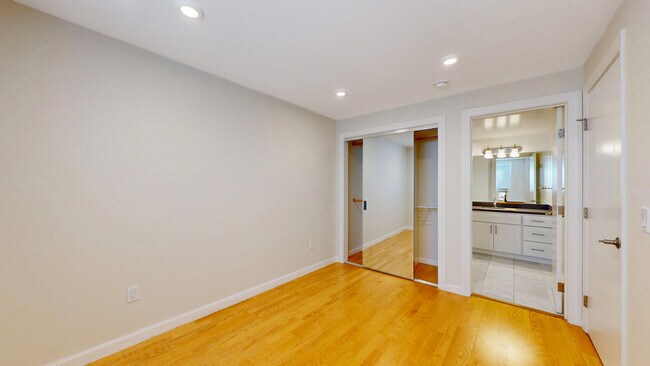 Building Photo - 740 Rhode Island St