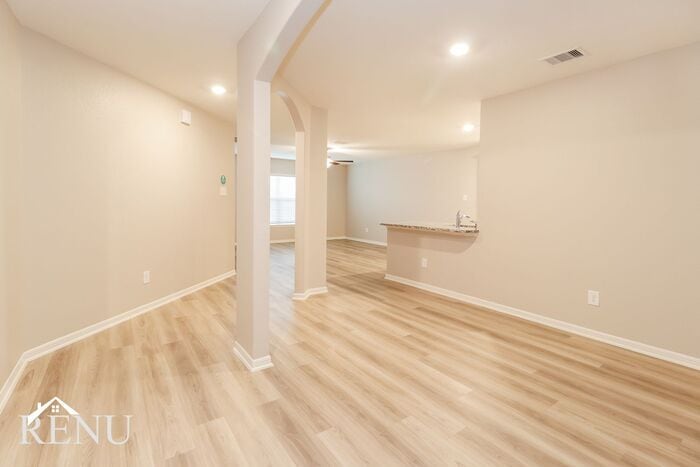 Building Photo - 25365 Cypress Bend Dr