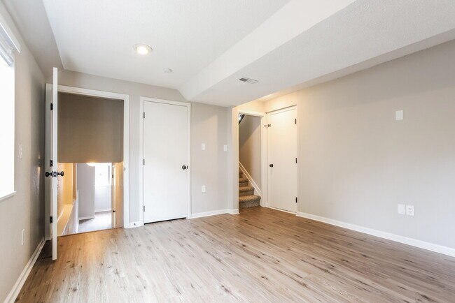 Building Photo - 15747 E Center Pl