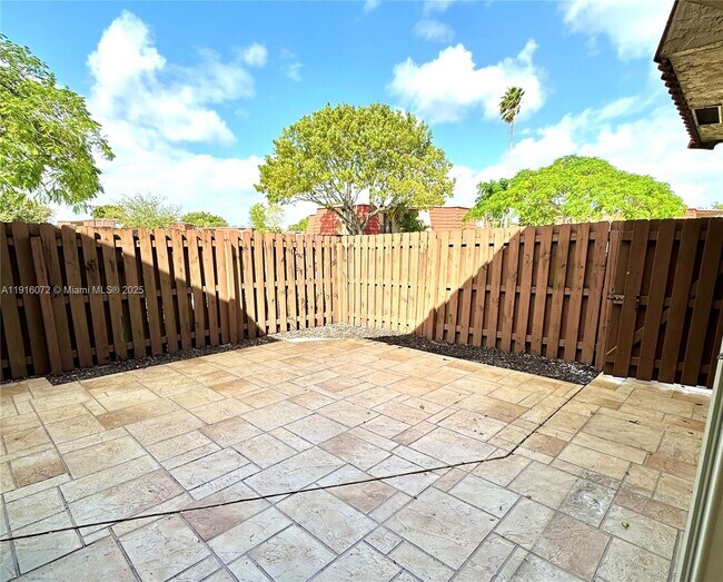 Building Photo - 22970 Oxford Pl