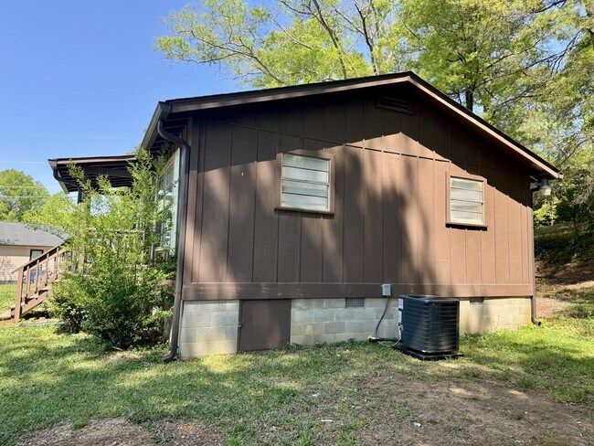 Building Photo - 2 Clervue Cir NE