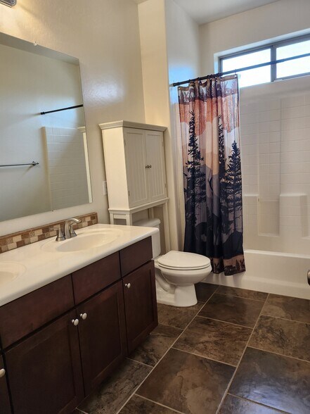 Building Photo - 5225 W Siesta Way