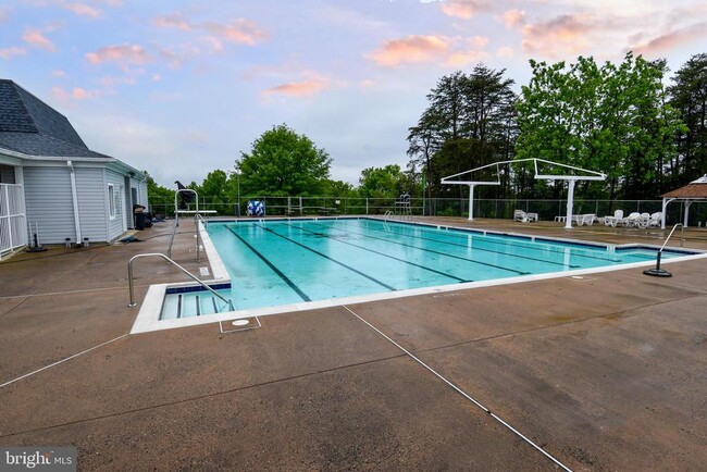 Building Photo - 2062 Farragut Dr