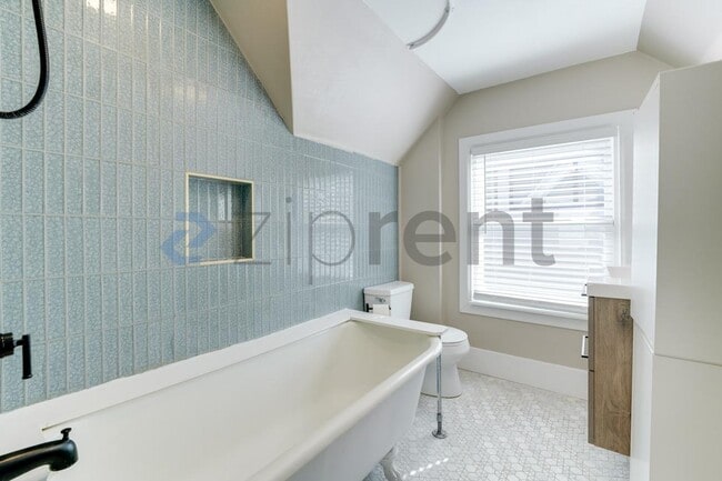 Building Photo - 2038 8th Ave N