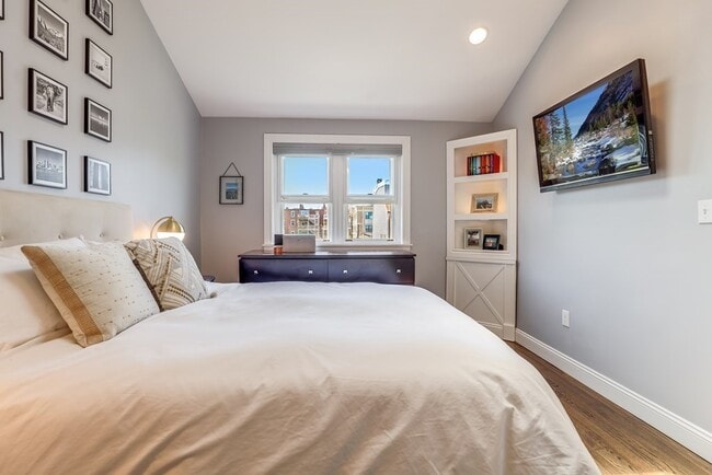 Building Photo - 154 W 3rd St