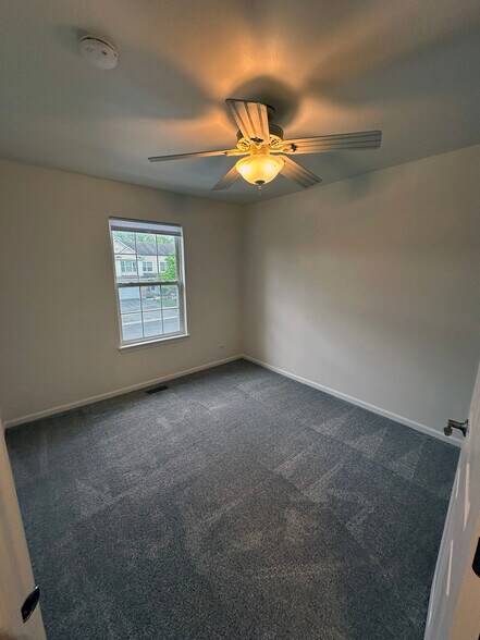Building Photo - 560 Lancaster Dr