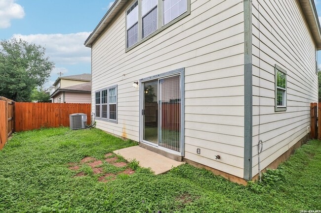 Building Photo - 407 Amberdale Oak