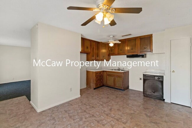 Building Photo - 2600 Bluebird Ln