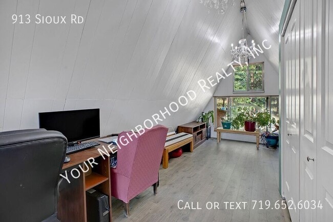 Building Photo - 913 Sioux Rd