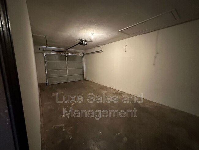 Building Photo - 3718 Southwind Ave