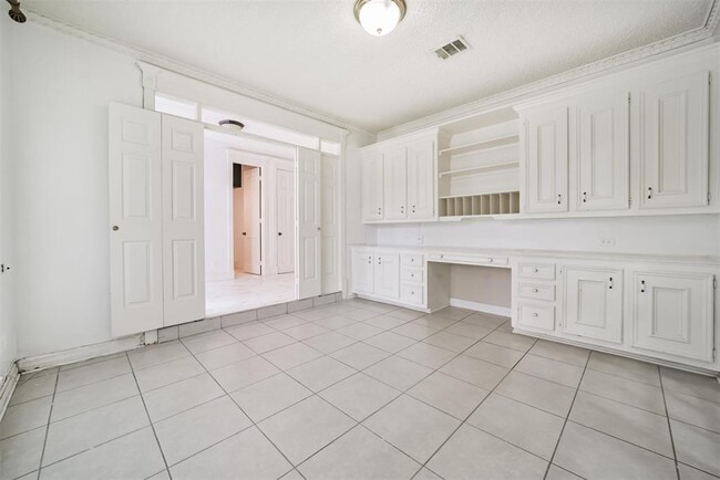 Building Photo - 15738 Fleetwood Oaks Dr
