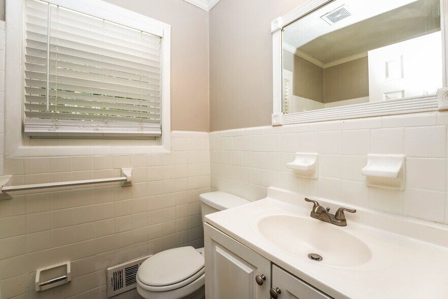 Building Photo - 303 Mercer Dr