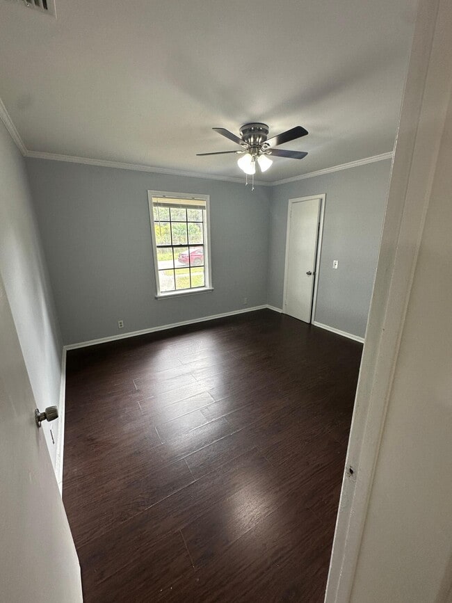 Building Photo - 539 NW 8th Ave