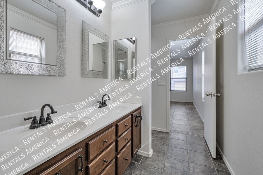 Building Photo - 757 E Cowboy Cove Trail