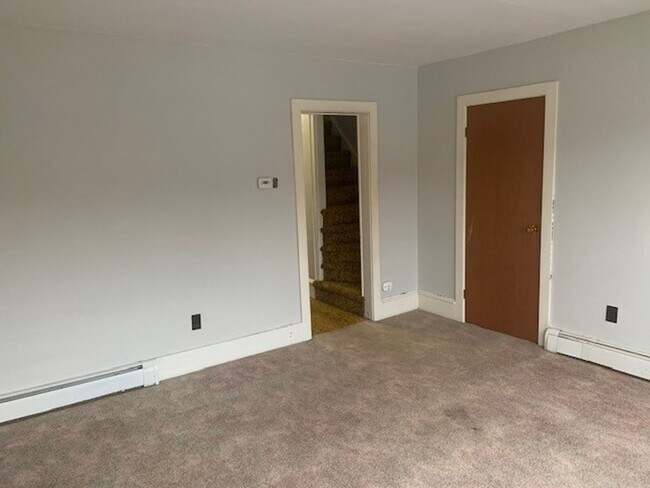 Building Photo - 3 bedroom 1 bathroom