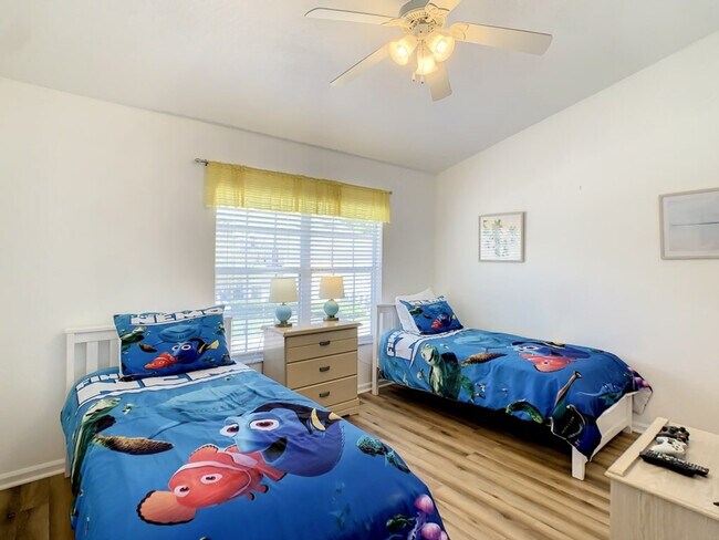 Building Photo - 2356 Silver Palm Dr