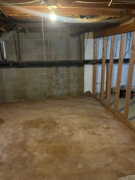 Building Photo - 22 Forest Creek Dr