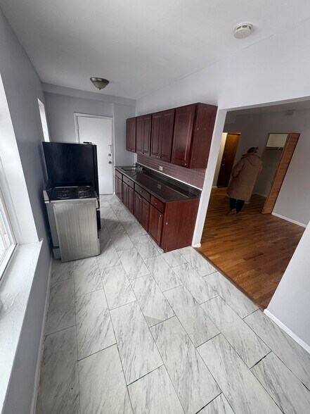 Building Photo - 4642 N Malden St