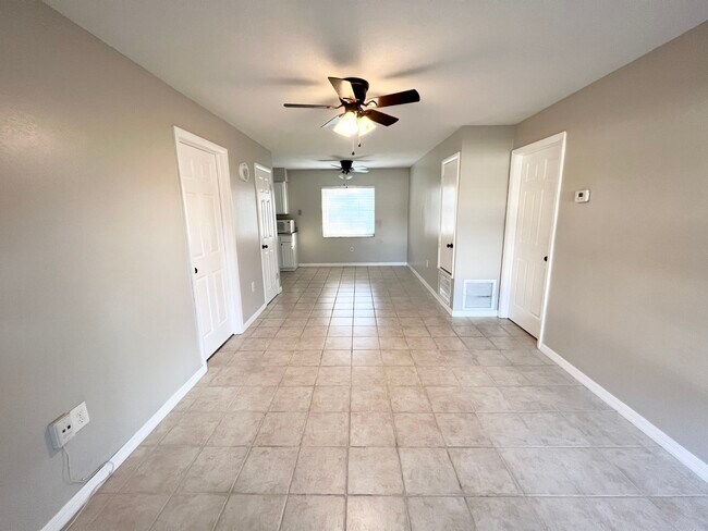 Building Photo - 4865 Darwood Dr