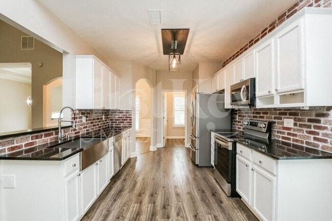 Building Photo - 77 Cypress Dr