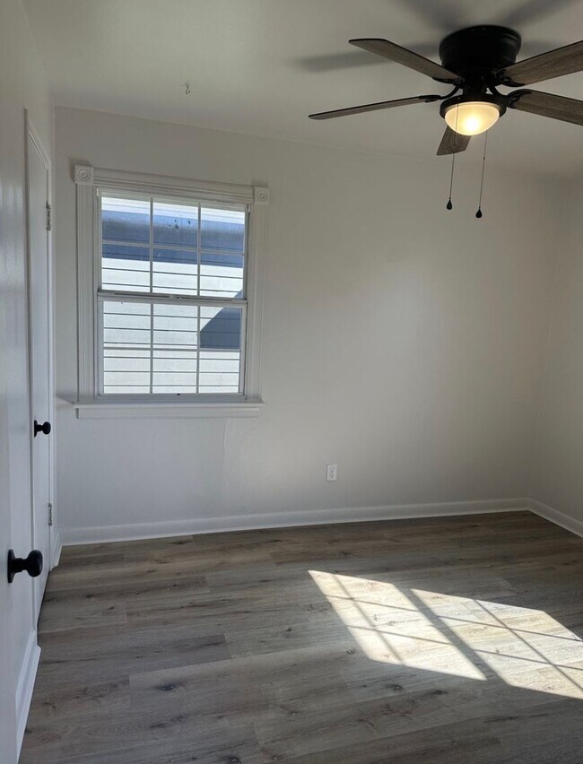 Building Photo - Cozy Contemporary Cottage – Charming 3-Bed...