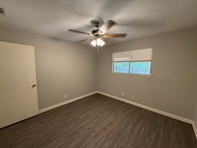 Building Photo - 7236 Montgomery Dr