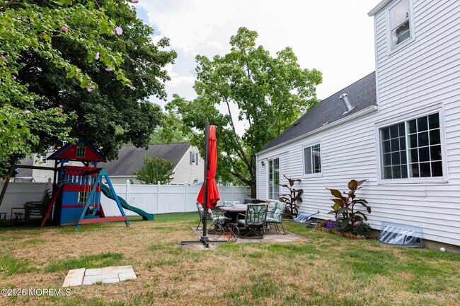 Building Photo - 18 Arbor Way