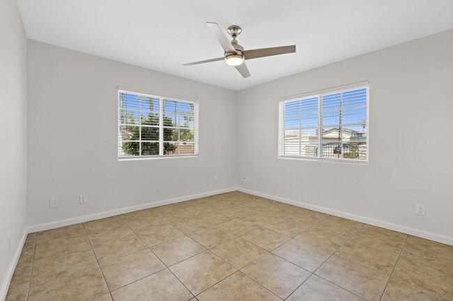 Building Photo - 1749 Dahlia Ave