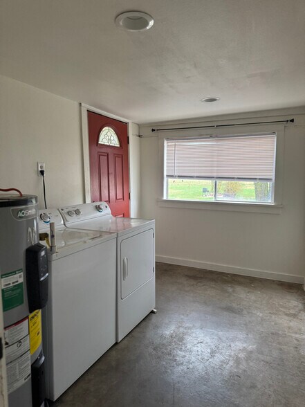 Building Photo - 11991 S Edmondson Rd