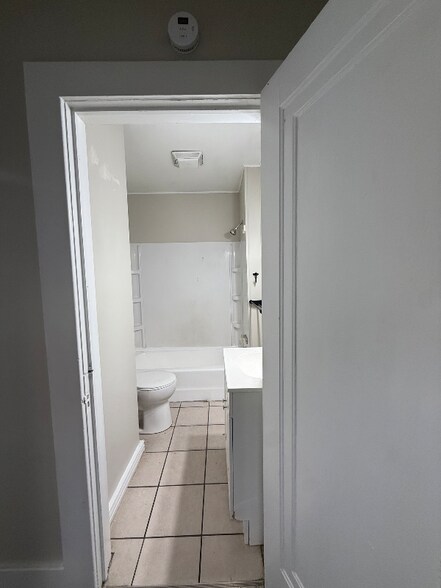 Building Photo - 621 Florence Ave