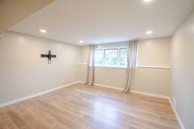 Building Photo - 2107 Ponderosa Dr SW