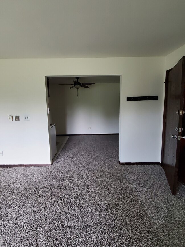 Perfect gray carpet - 1023 Shagbark Ct