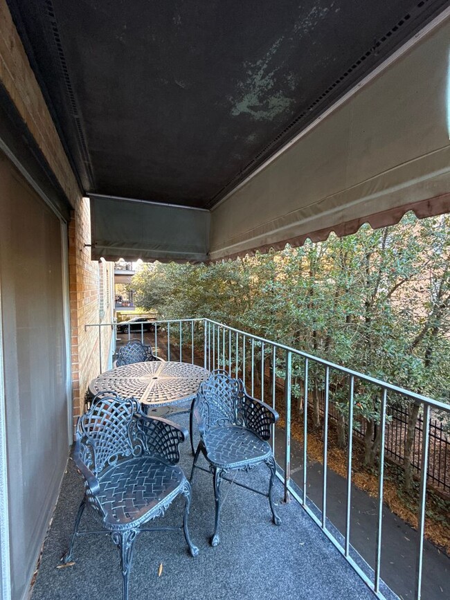 Building Photo - Come see this great condo in Myers Park in...