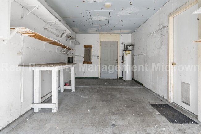 Building Photo - 3807 Glengate Dr