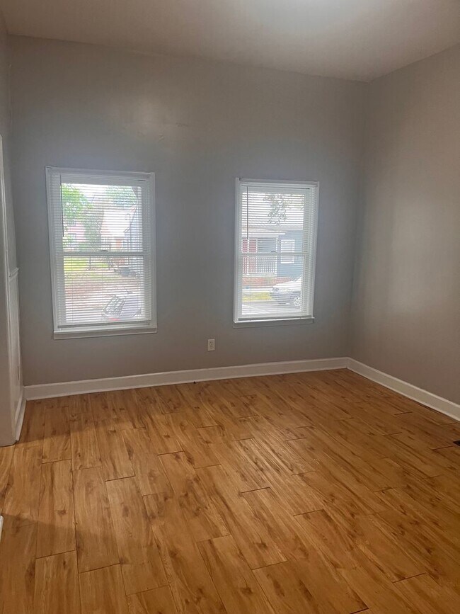 Building Photo - MOVE IN SPECIAL $250.00 OFF 1st Month's Rent- 2 bedroom, 1.5 bath apartment with W/D unit and sha...