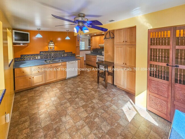 Building Photo - Exquisite Home among the Oak Trees
