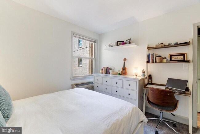 Building Photo - 1363 K St SE