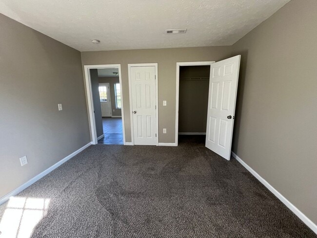 Building Photo - 2-bedroom, 2-bathroom home located in the beautiful Dandridge