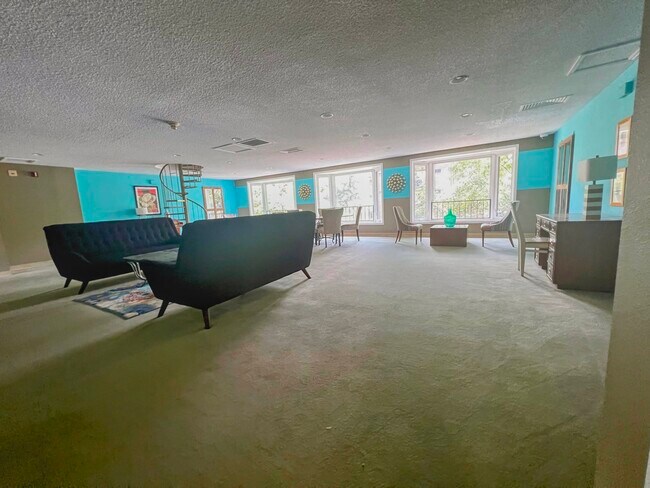 Building Photo - 555 E 10th Ave