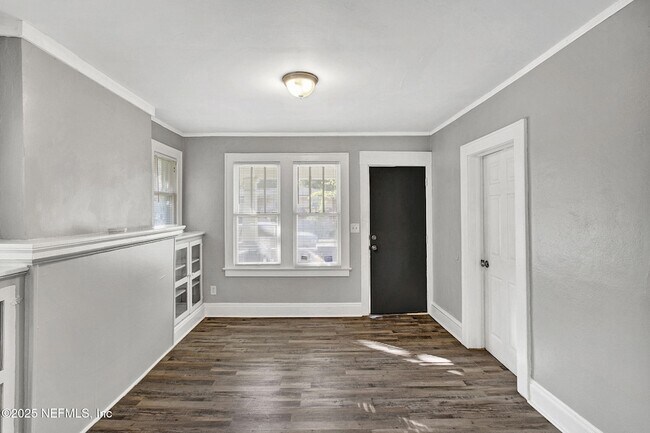 Building Photo - 1431 W 26th St