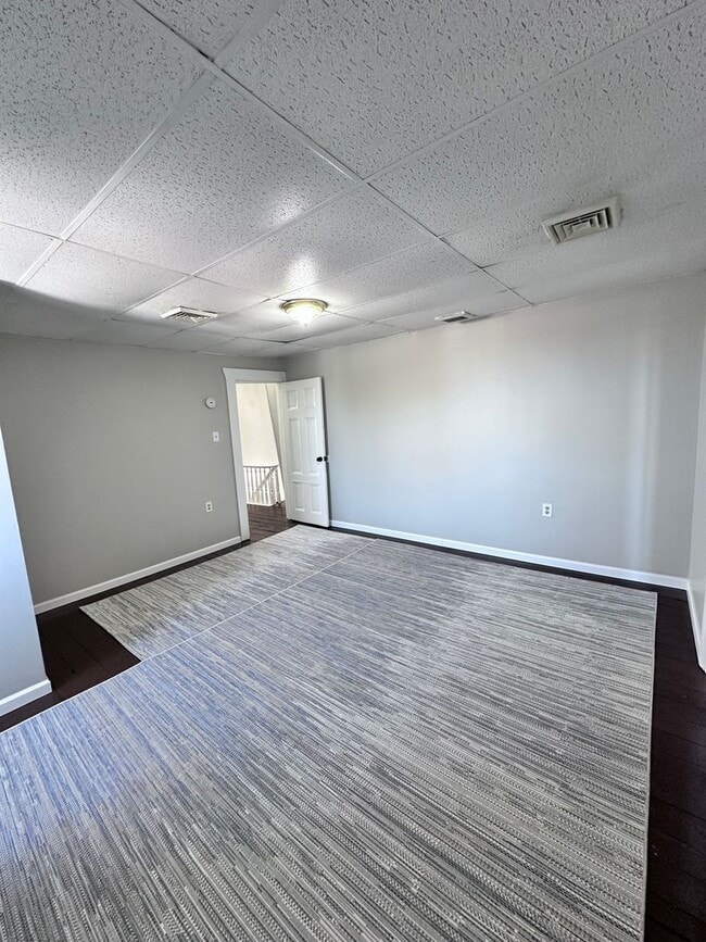 Building Photo - 2 W Stiegel Street