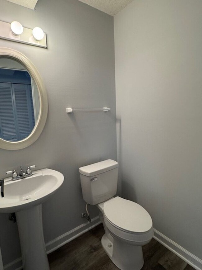 Building Photo - 610 Park Ave