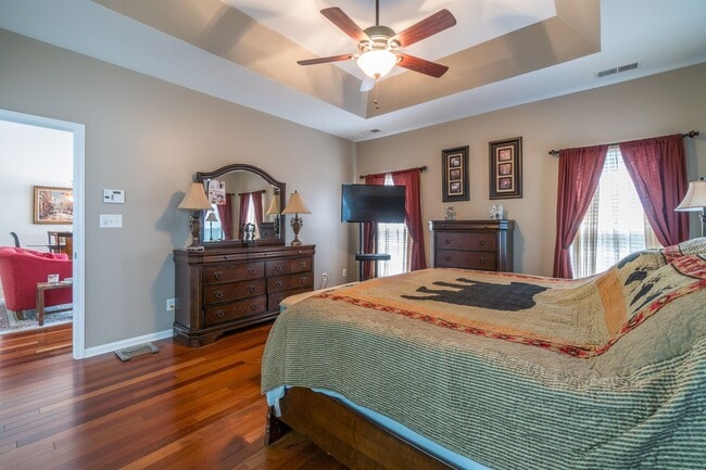 Building Photo - Luxury Golf Course Town Home with Master S...