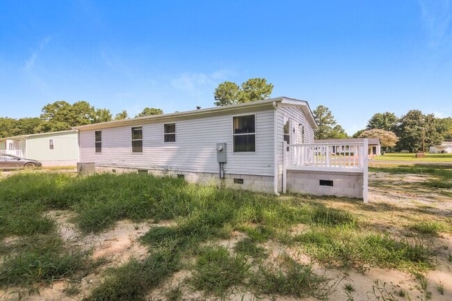 Building Photo - 2137 Coral Dr