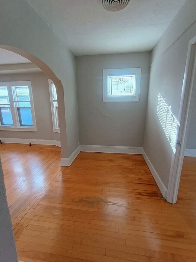 Building Photo - 1650 N Arlington Pl