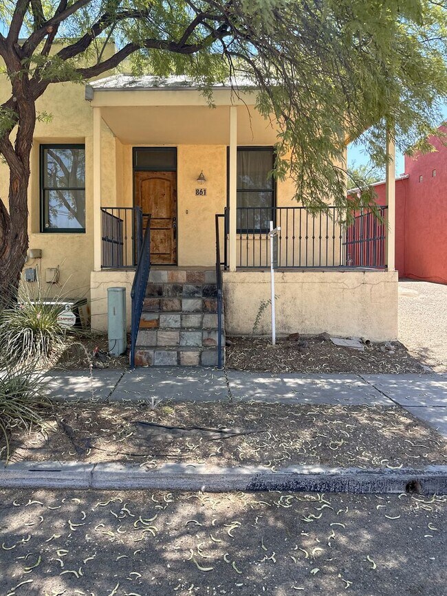 Primary Photo - 3 bedroom 2 bath - close to Downtown