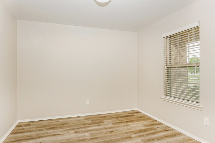 Building Photo - 1207 Savannah Ridge Dr