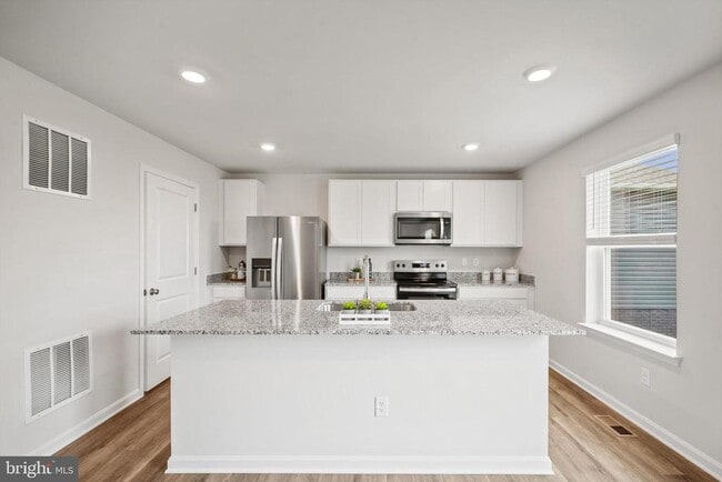 Building Photo - 116 Woodford Dr