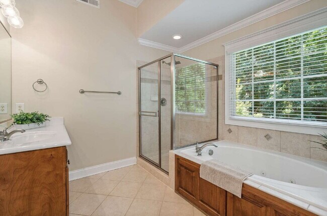 Building Photo - Furnished 4 Bed/3 Full Bath Home in Cary!