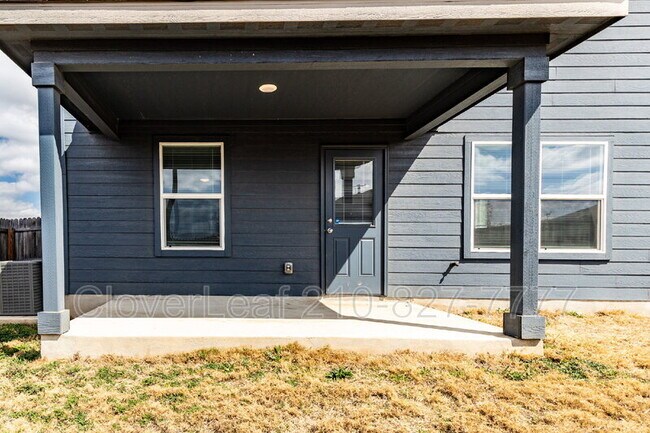 Building Photo - 6102 Walnut Wy